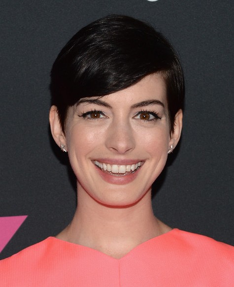 Anne Hathaway Short Hairstyle - Cute Side Parted Black Haircut