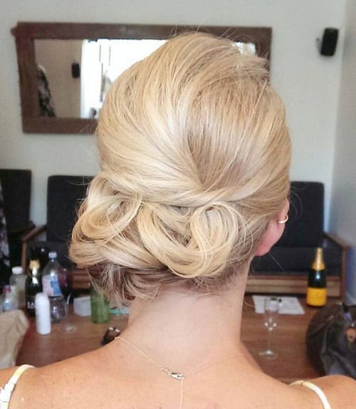 20 Pretty Buns You Must Have for the Season 20 Pretty Buns You Must Have for the Season