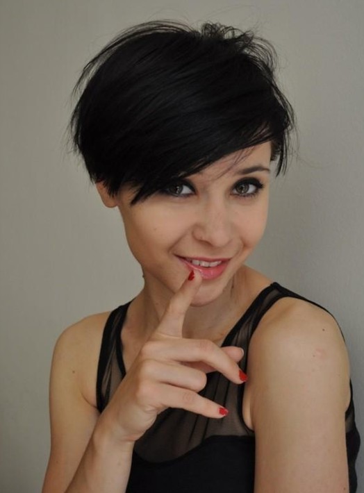 30 Short Hairstyles for Women: Chic Short Haircut with Side Bangs