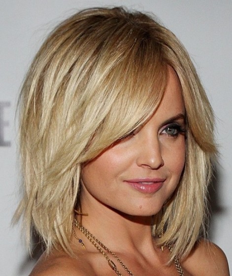 30 Short Hairstyles for Women: Mena Suvari Bob Haircut