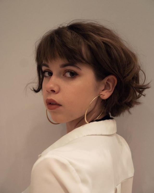 aesthetic short hair with bangs