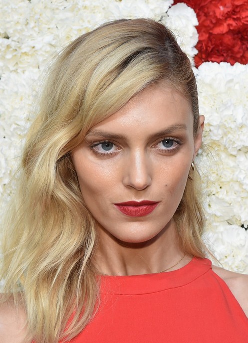 Anja Rubik Mid Length Wavy Hairstyle for Thick Fine Hair