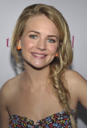 Cute Casual Fishbone Braid Hairstyle for Girls Cute Casual Fishbone Braid Hairstyle for Girls