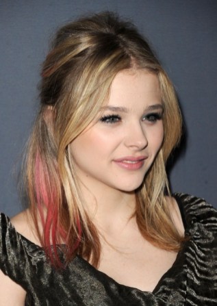 Chloe Grace Moretz Half Up Half Down Hairstyle with Red Streaks Chloe Grace Moretz Half Up Half Down Hairstyle with Red Streaks