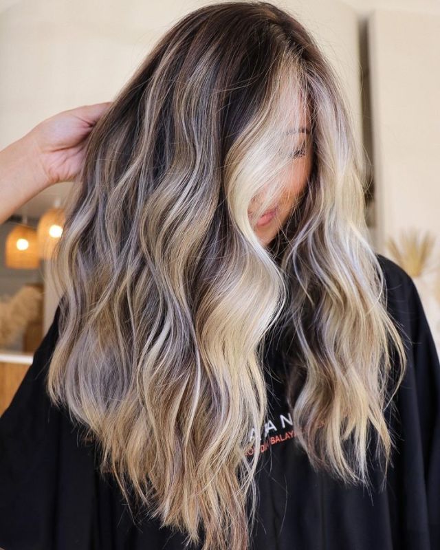 hair color ideas: Contrast Balayage