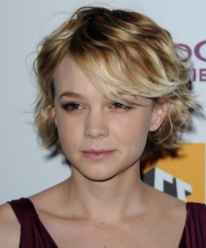 Cute Short Hairstyle with Side Bangs Cute Short Hairstyle with Side Bangs