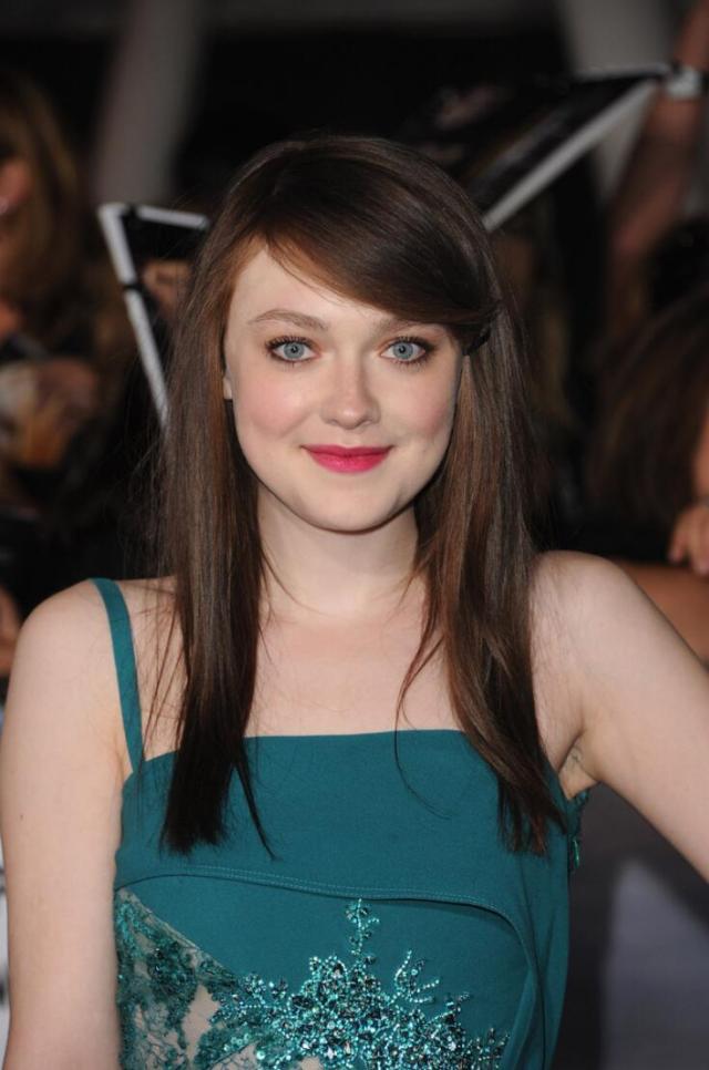 Dakota Fanning long swept bangs