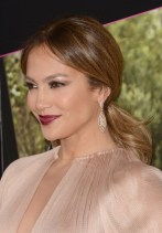 Elegant Ponytail Hairstyle for Women Over 40s Elegant Ponytail Hairstyle for Women Over 40s