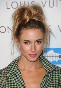 Gillian Zinser Messy Top Knot Updo Hairstyle Gillian Zinser Messy Top Knot Updo Hairstyle