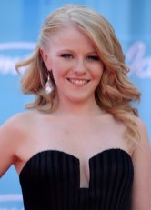 American Idol Hollie Cavanagh Half Up Half Down Hairdo American Idol Hollie Cavanagh Half Up Half Down Hairdo