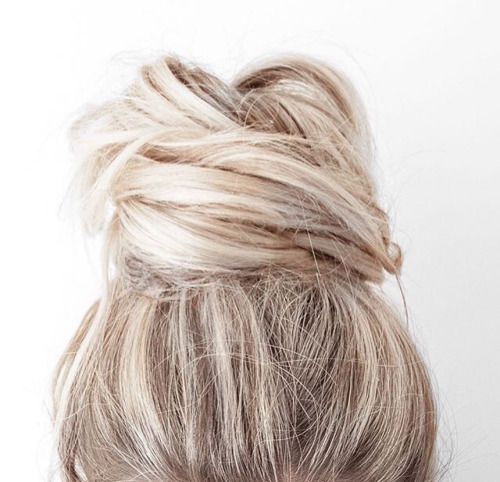 How to Wear a Messy Bun How to Wear a Messy Bun
