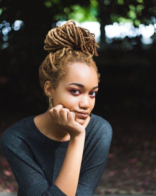 How to Wear a Messy Bun How to Wear a Messy Bun