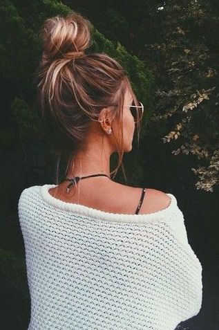 How to Wear a Messy Bun How to Wear a Messy Bun