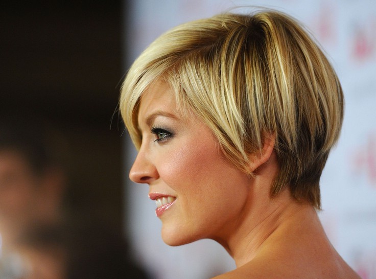 Jenna Elfman short haircut