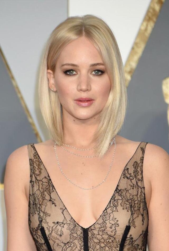 Jennifer Lawrence medium sleek bob hairstyle