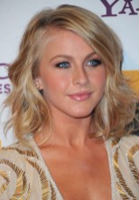 Julianne Hough Medium Hairstyle with Waves Julianne Hough Medium Wavy Hairstyle