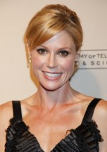 Julie Bowen Casual Hairstyle with Side Swept Bangs Julie Bowen Casual Bun with Side Swept Bangs
