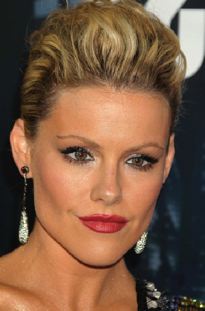 Kathleen Robertson Pompadour Haircut