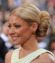 Kelly Ripa Voluminous Bun Hairstyle for Women Over 40 Kelly Ripa Voluminous Bun Hairstyle for Women Over 40
