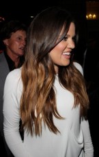 Khloe Kardashian Sexy Long Wavy Hairstyle Khloe Kardashian Sexy Long Wavy Hairstyle