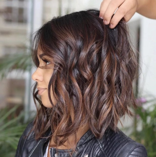 Layered Wavy Bob with Warm Highlights