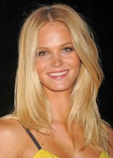 Long Blonde Wavy Hairstyle with Tousled Layers Long Blonde Wavy Hairstyle with Tousled Layers