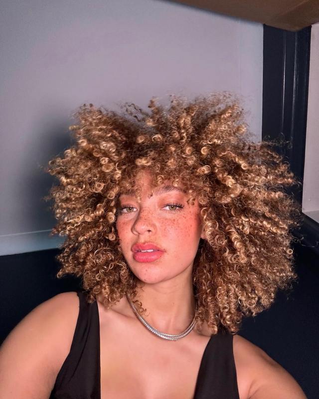 medium curly hairstyle 11