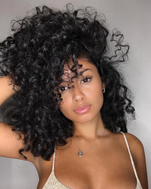 medium curly hairstyle 2