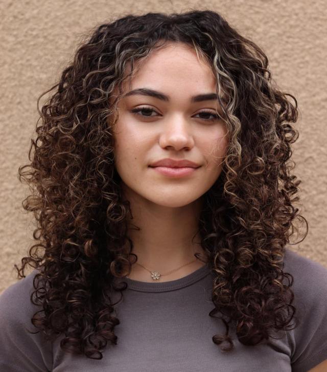 Medium Curly Hairstyle