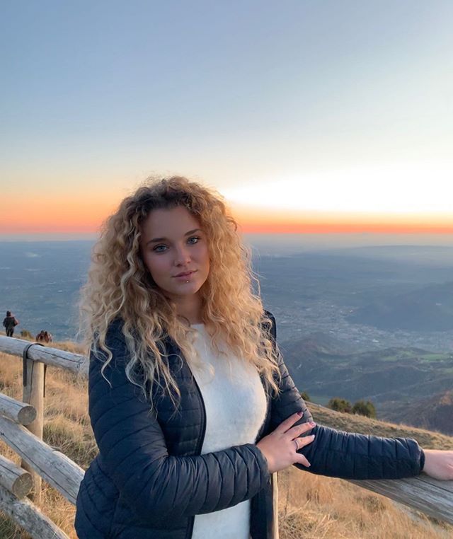 Medium Curly Hairstyles Medium Curly Hairstyles