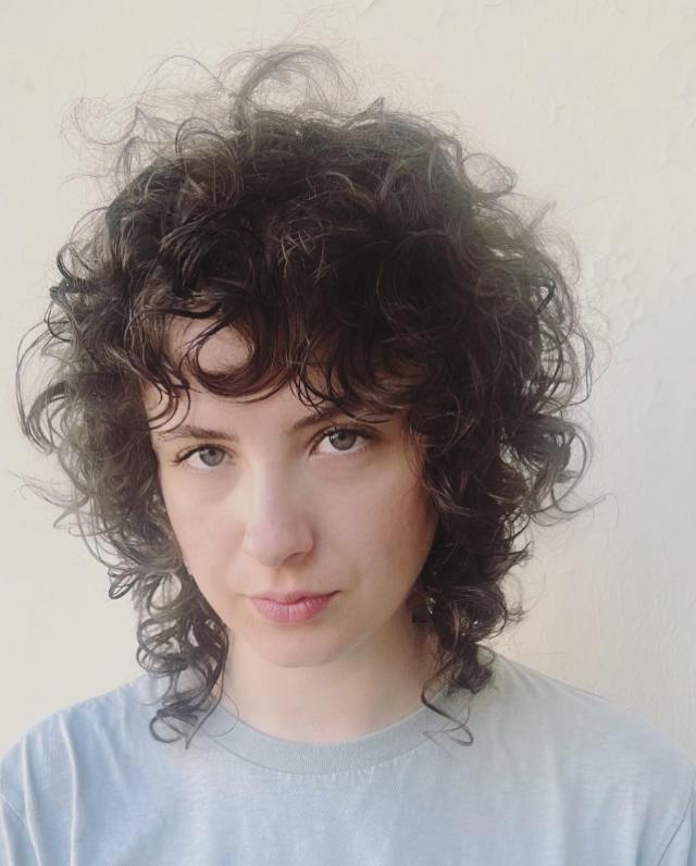 medium curly wolf cut hairstyle