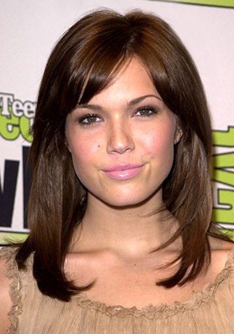 Medium Length Straight Hairstyle