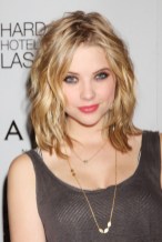 Medium Messy Wavy Hairstyle for Women Medium Messy Wavy Hairstyle for Women