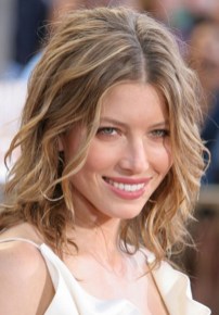 Medium Messy Wavy Hairstyle Casual Medium Messy Wavy Hairstyle