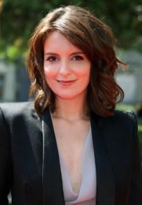Medium Wavy Hairstyle for Office Ladies Medium Wavy Hairstyle for Office Ladies