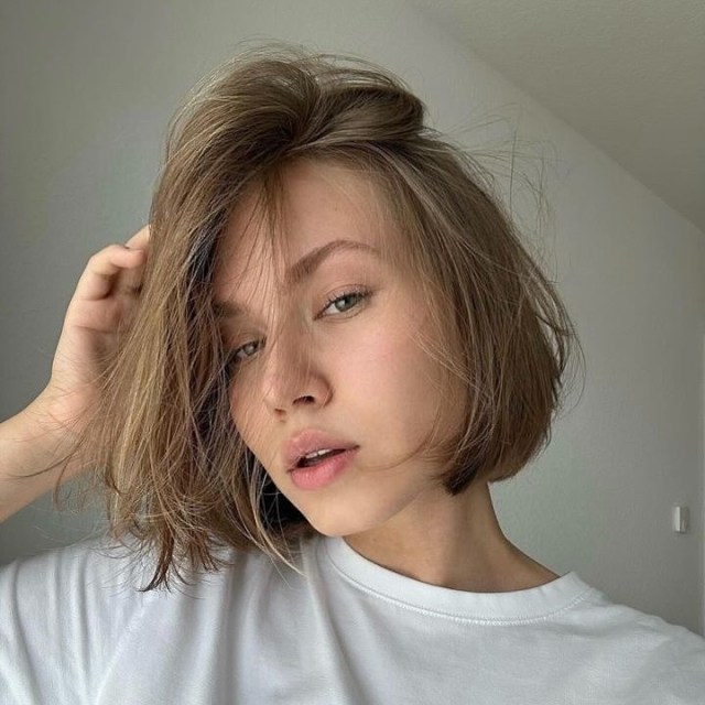 Messy Italian Bob Hair Style (15)