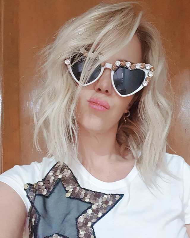 messy medium bob haircut