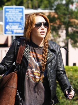 Miley Cyrus Casual Side Braid for Long Hair Miley Cyrus Casual Side Braid for Long Hair