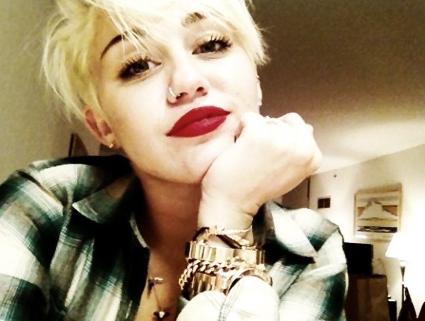 Miley Cyrus Latest Short Hairstyle 2012: Pixie Haircut Miley Cyrus Latest Short Hairstyle 2012: Pixie Haircut