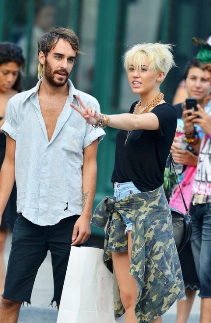 Miley Cyrus Short Blonde Haircut 2012: the pixie cut Miley Cyrus Short Blonde Haircut 2012: the pixie cut