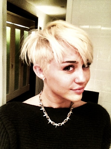 Miley Cyrus New Hairdo: Short Blonde Haircut Miley Cyrus New Hairdo: Short Blonde Haircut