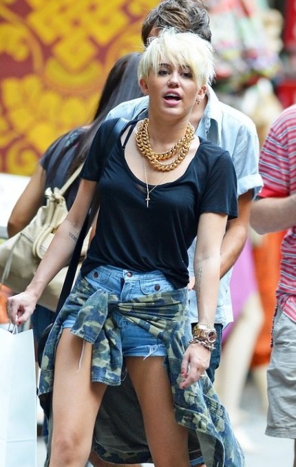 hairstylesweekly.com Miley Cyrus Short Haircut hairstylesweekly.com Miley Cyrus Short Haircut