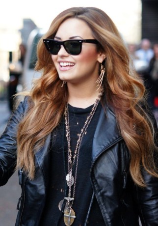 Modern Long Wavy Hairstyle for Spring Modern Long Wavy Hairstyle for Spring