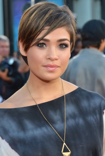 2012 - 2013 Popular Short Hairstyles for Women: Layered Razor Cut Nicole Anderson Short Straight Hairstyle with Layers
