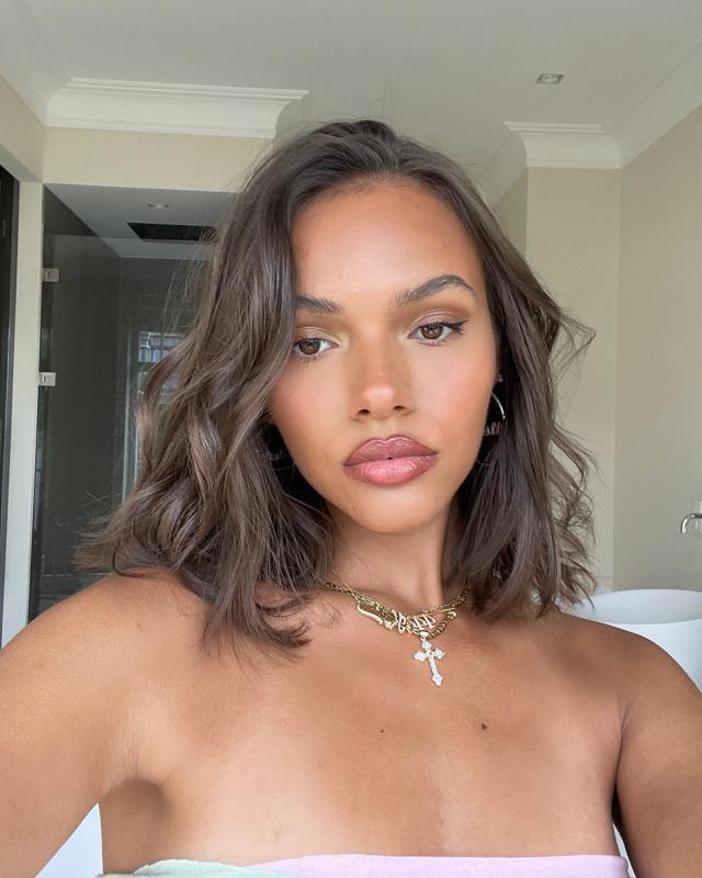 Outgrown Bob - shoulder length hairstyle 2024