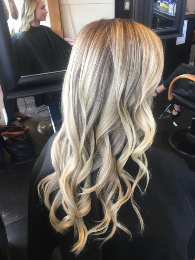 Rooty Blonde Blend hair color ideas 2024