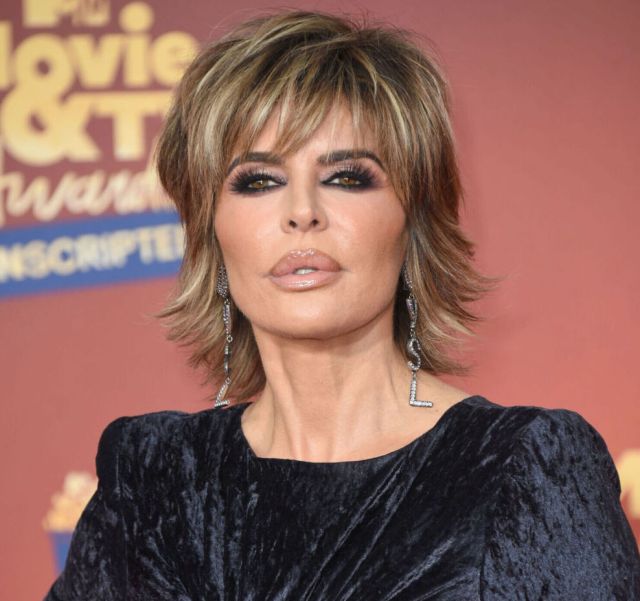 Rose McGowan shaggy hairstyle for women over 50