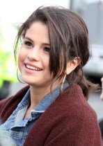 Selena Gomez Cute Messy Ponytail Selena Gomez Cute Messy Ponytail