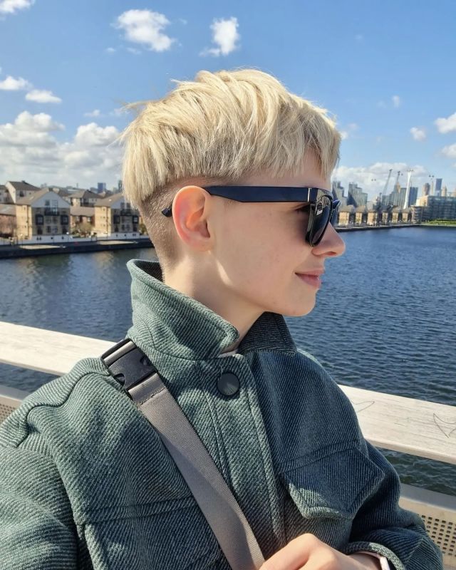short pixie cuts for women 3