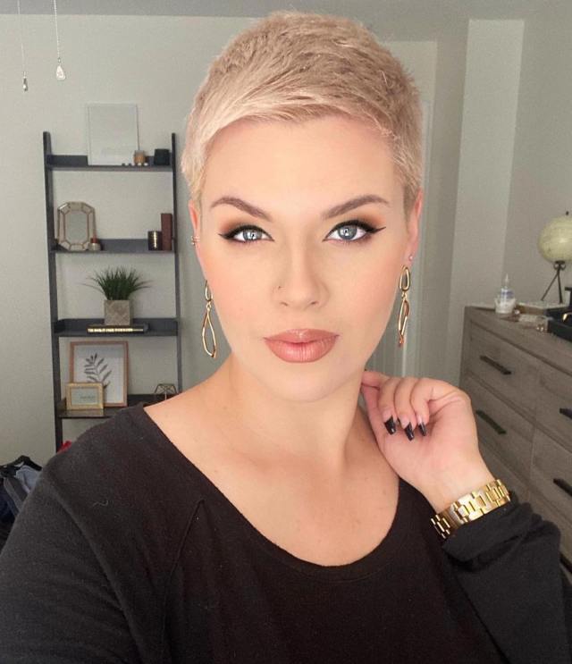 short pixie cuts for women 4